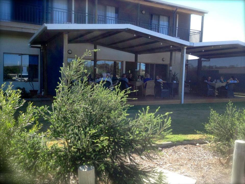 Centrebreak Beach Stay Green Head Exterior photo